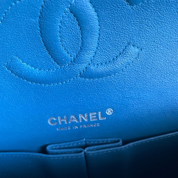 Auth Medium Chanel - Picture 5 of 14